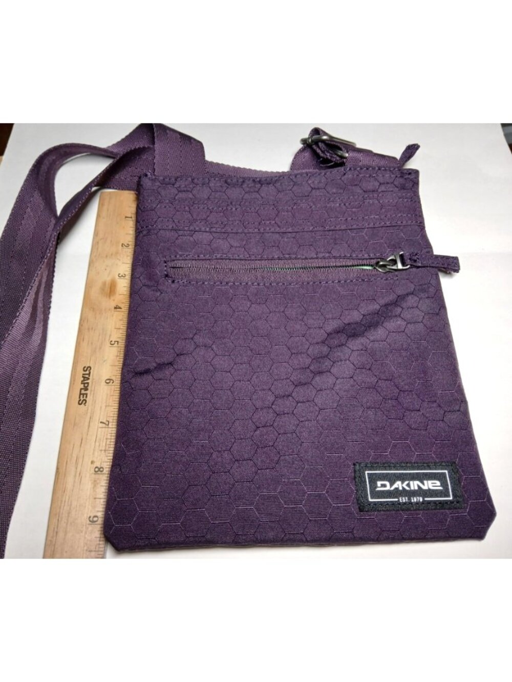 Dakine Jive Crossbody Bag Hexagonal Pattern Purple Adjustable Strap Recycled Pol - Picture 10 of 12
